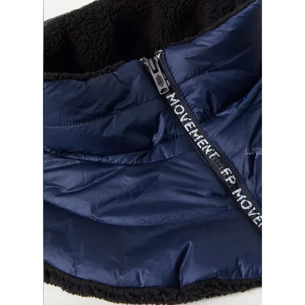 Free People Movement White Out Neck Warmer Navy NWT - Picture 4 of 4